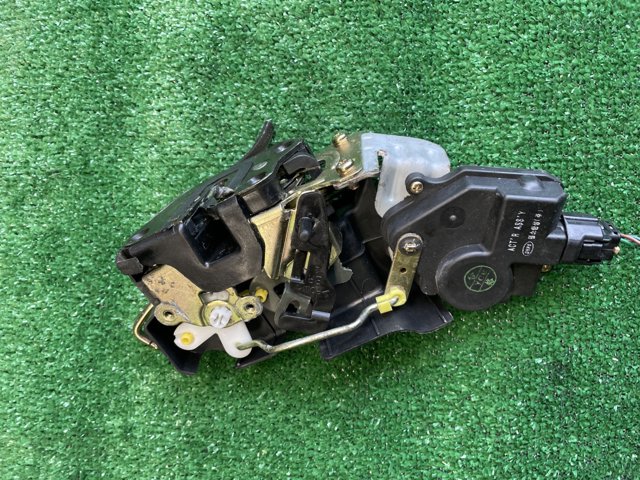 HYUNDAI 8142026000 Замок двери задней правой в наличии Черкассы