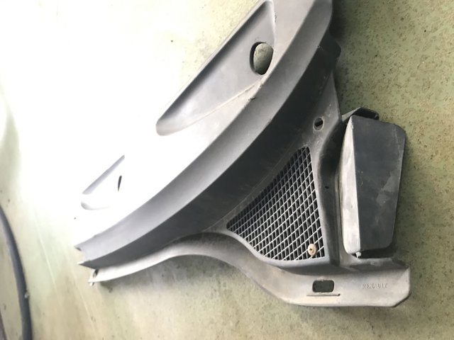 Водосток лобового стекла, жабо 8200050329 RENAULT