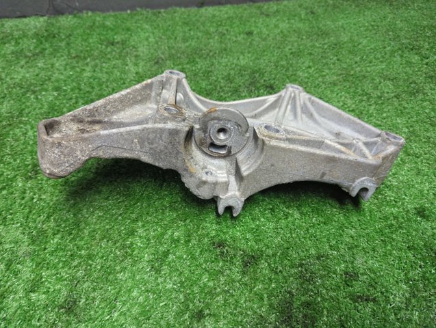 8200100148 RENAULT Кронштейн генератора купить в Черкассы