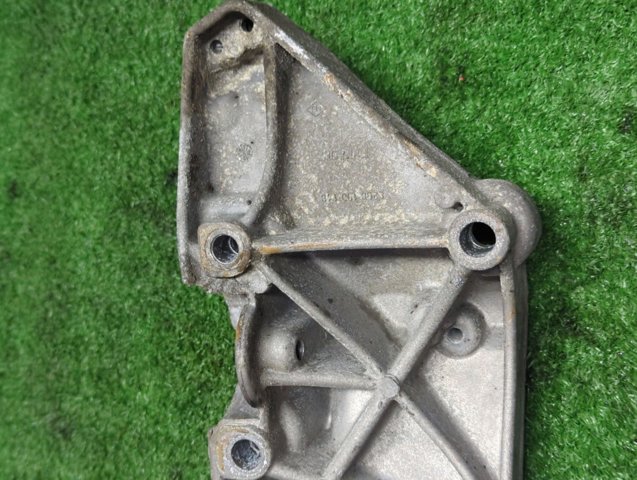 8200100148 RENAULT Кронштейн генератора купить в Житомир