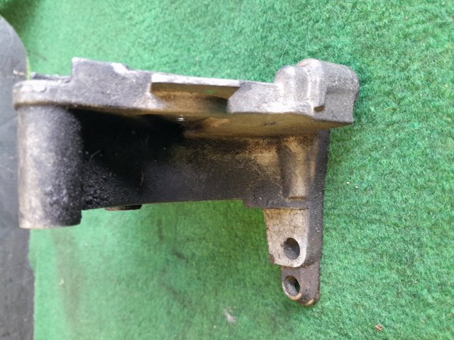 Кронштейн подушки (опоры) двигателя, верхней 8200101196 RENAULT