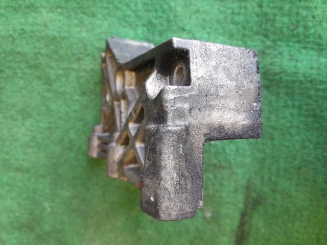 8200101196 Кронштейн подушки (опоры) двигателя верхней купить Украина