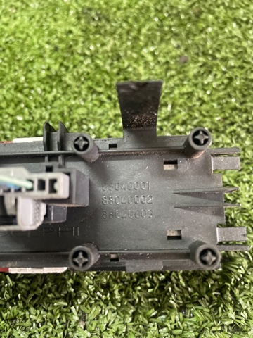RENAULT 8200107808 Кнопка включения аварийного сигнала в наличии Запорожье