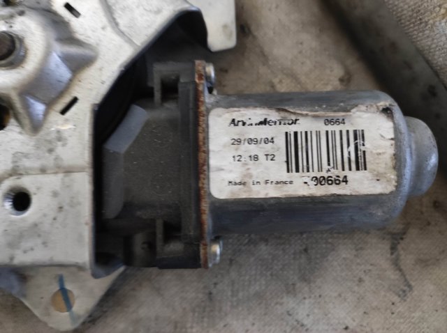 Стеклоподъемник передней правой двери 8200188551 RENAULT