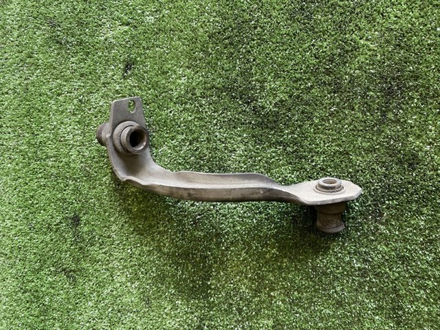 Кронштейн передней балки 8200197452 RENAULT