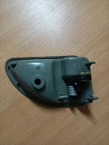 RENAULT 8200247803 Ручка двери передней внутренняя правая в наличии Каменское