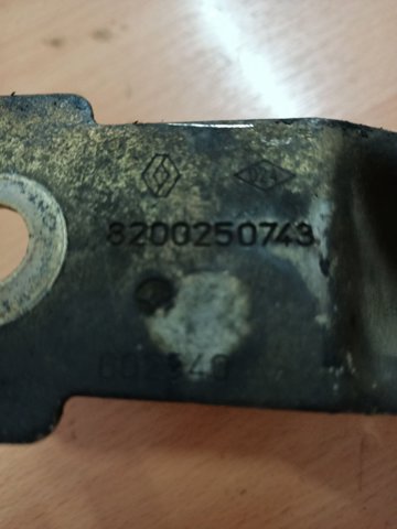 8200250743 RENAULT Кронштейн подушки (опоры) двигателя правой купить в Ровно