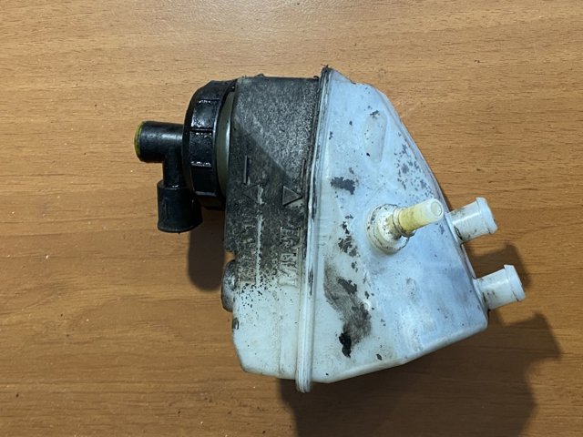Бачок главного тормозного цилиндра 8200262441 RENAULT