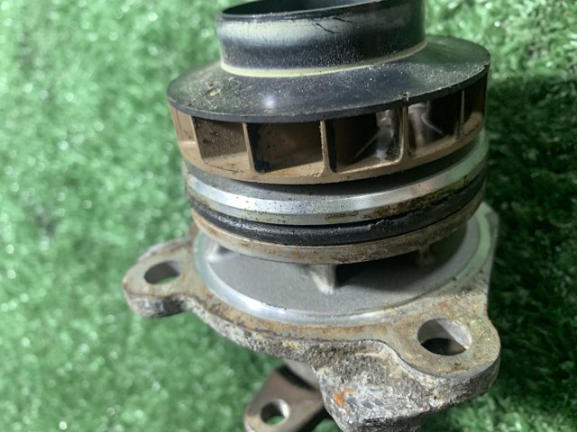 RENAULT 8200332040 Помпа водяная (насос) охлаждения в наличии Чернигов