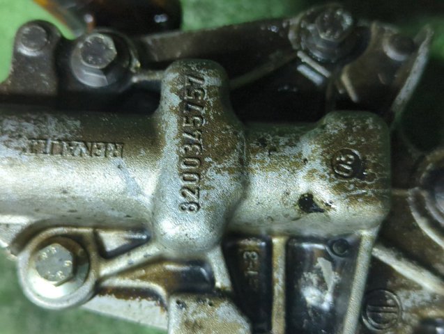 Масляный насос двигателя 8200346592 RENAULT