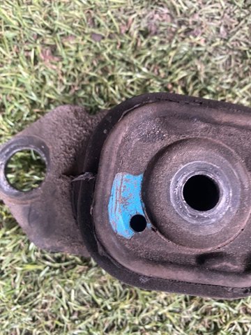 Подушка (опора) двигателя, левая 8200352861 NISSAN