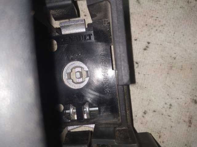 Держатель наружной ручки двери, передней правой 8200497590 RENAULT