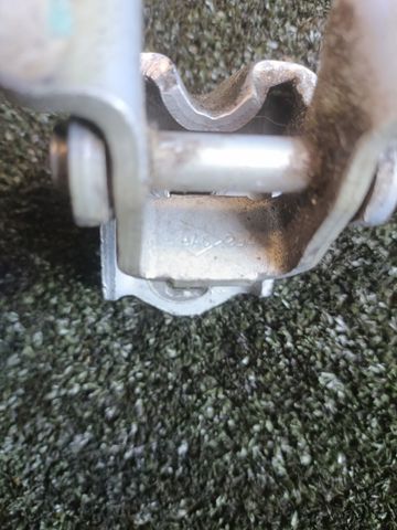 RENAULT 8200704552 Петля двери передней в наличии Ровно