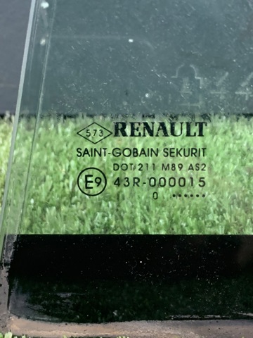 822210015R RENAULT Стекло-форточка двери задней левой купить в Хмельницкий