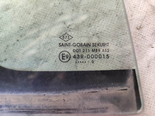 RENAULT 822625827R Стекло-форточка двери задней правой в наличии Полтава