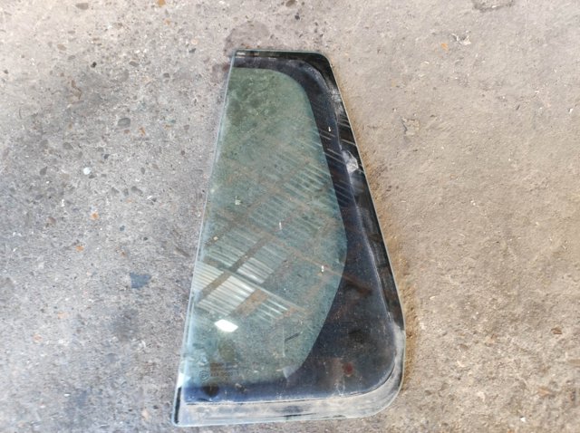 Форточка двери треугольник, задней, левой 822630749R RENAULT