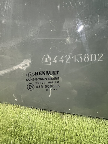 Стекло заднее левое 823010028R RENAULT