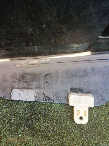 Стекло заднее левое 823018H500 NISSAN