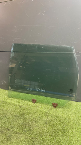 Стекло двери задней левой 823019U000 NISSAN