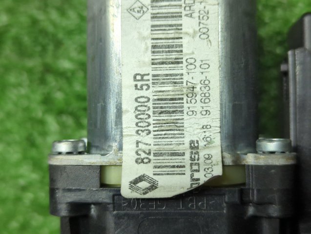 Мотор стеклоподъемника двери задней, правой 827300005R RENAULT