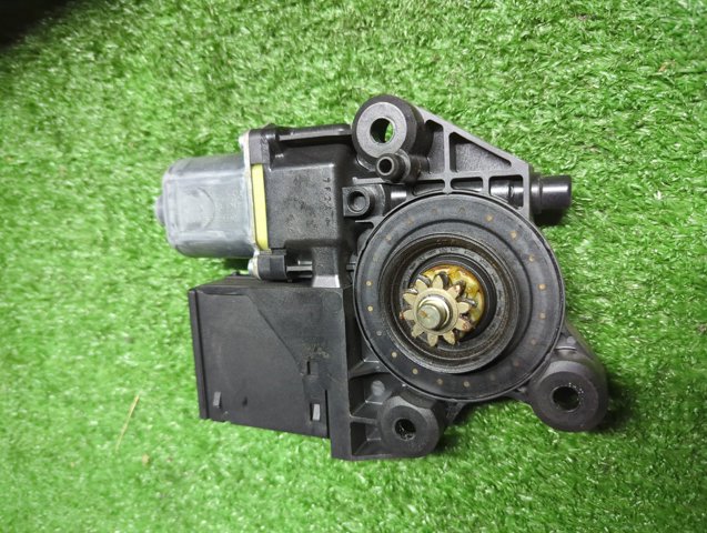 827300005R RENAULT Мотор стеклоподъемника двери задней правой купить в Днепр