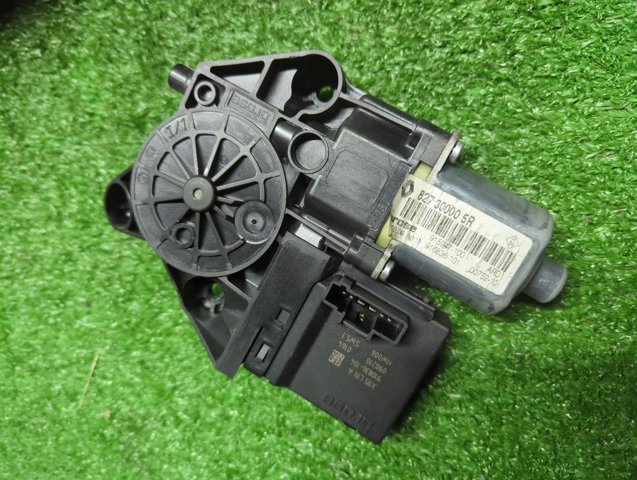 827300005R RENAULT Мотор стеклоподъемника двери задней правой купить в Черновцы