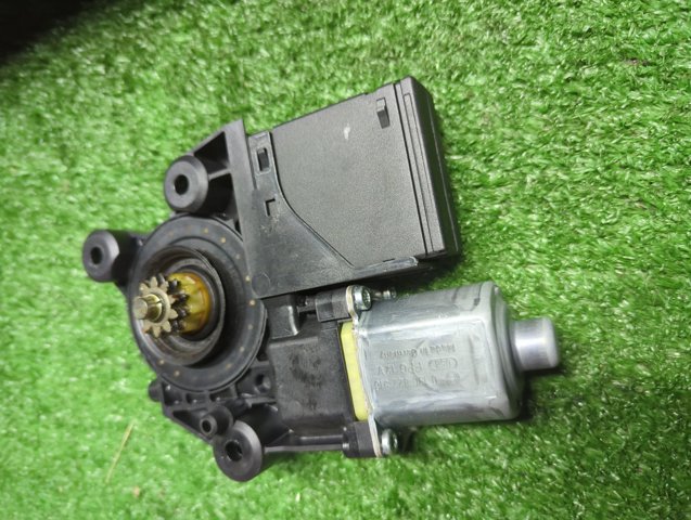 827300005R RENAULT Мотор стеклоподъемника двери задней правой купить в Украина