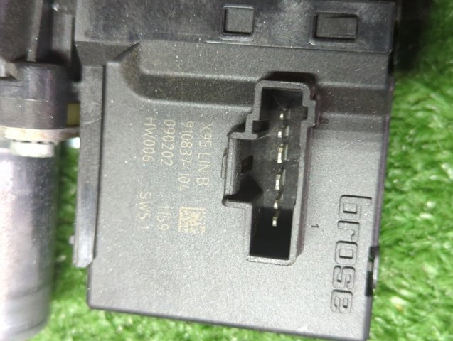 Мотор стеклоподъемника двери задней, левой 827310004R RENAULT