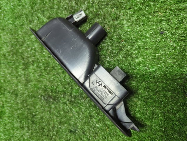 Кнопка включения мотора стеклоподъемника задняя правая 829500004R RENAULT
