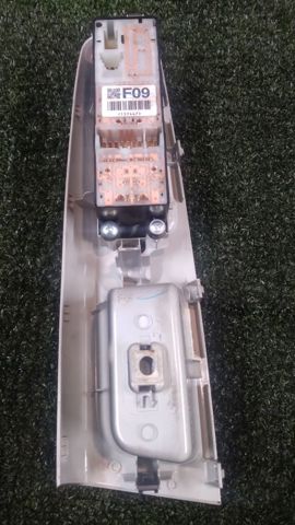 Кнопки переднего левого стекло подъемника 83071FG090 SUBARU
