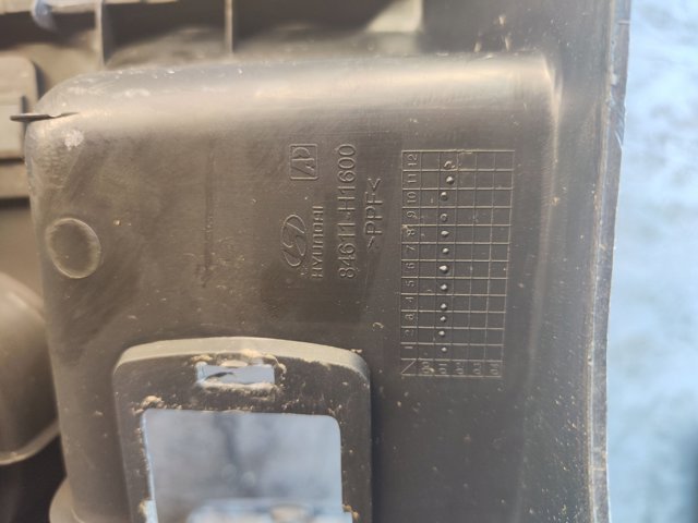 84610H1600 HYUNDAI Консоль панели управления центральная купить в Житомир