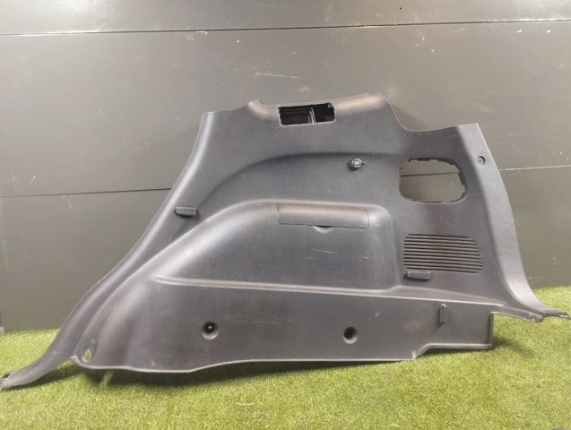 Облицовка багажного отсека, правая 857402B300WK HYUNDAI