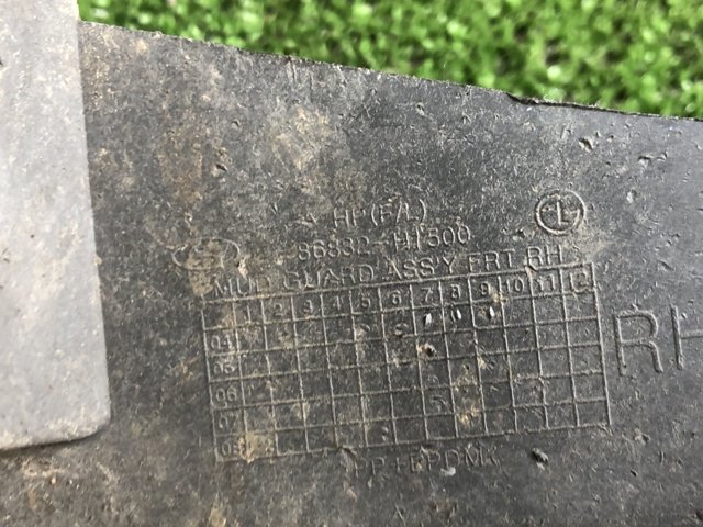 Брызговик передний, правый 86832H1500 HYUNDAI