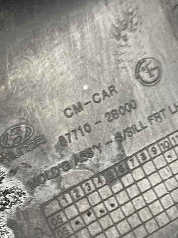 Накладка наружняя (молдинг) порога, левый 877102B000 HYUNDAI