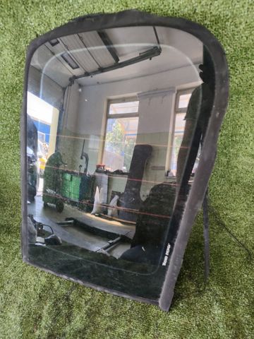 87810H1011 Стекло кузова (багажного отсека) левое купить Ужгород