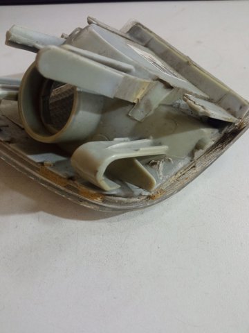 Поворотник правый 8A0953050A VAG
