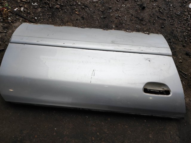 Пассажирская передняя дверь 8D0831052C VAG