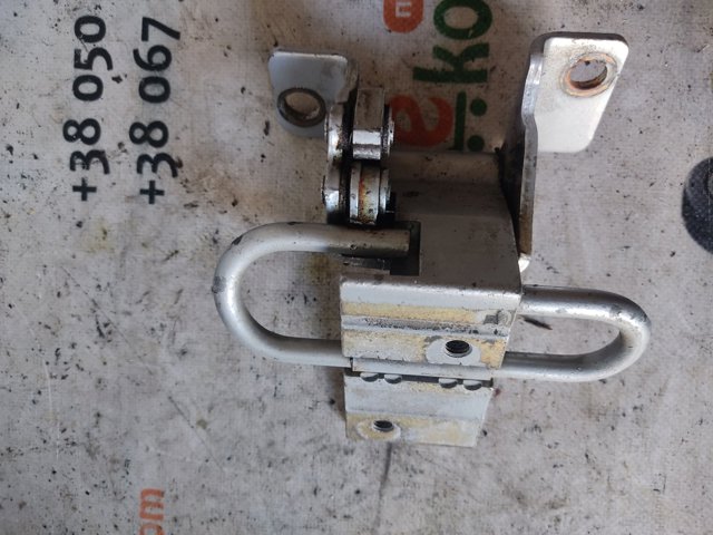 Завеса двери задней правой 8D0833412C VAG