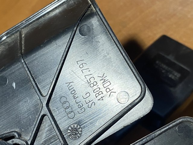 8D0857739D VAG купить в Днепр