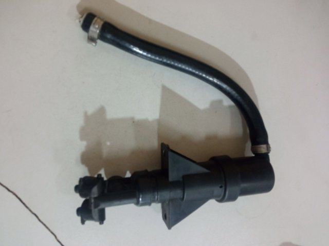 Форсунка омывателя фары передней 8D0955101 VAG
