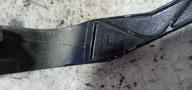 VAG 8D1721316G Педаль сцепления в наличии Ужгород