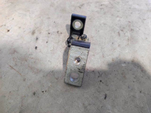 8E0831402C Петля двери задней правой купить Черкассы