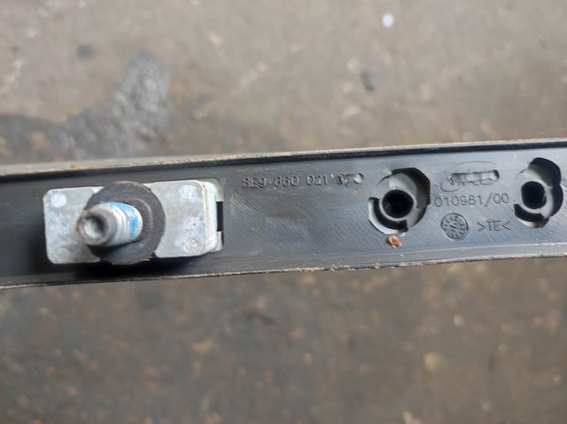 VAG 8E9860021 в наличии Киев