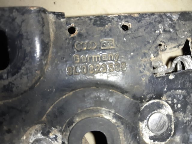 VAG 8L0823509 Замок капота в наличии Житомир