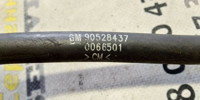 Шланг для удаления воздуха 90528437 GM
