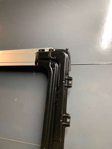 Детали люков облицовки кузова 913508H310 NISSAN