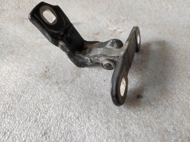 Петля двери задней правой 9228282 OPEL