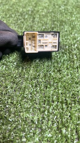 HYUNDAI 9358026100 Кнопочный блок управления стеклоподъемником задний в наличии Николаев