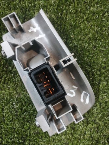 935812B000 HYUNDAI Кнопка включения мотора стеклоподъемника задняя купить в Николаев