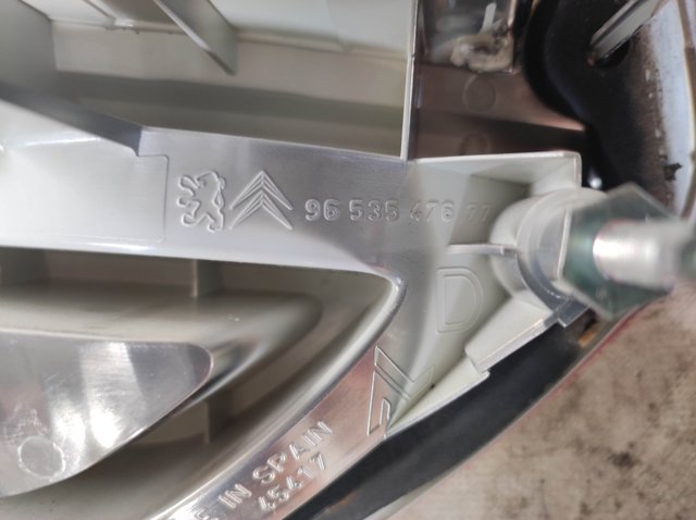 Стоп задний 9653547677 PEUGEOT